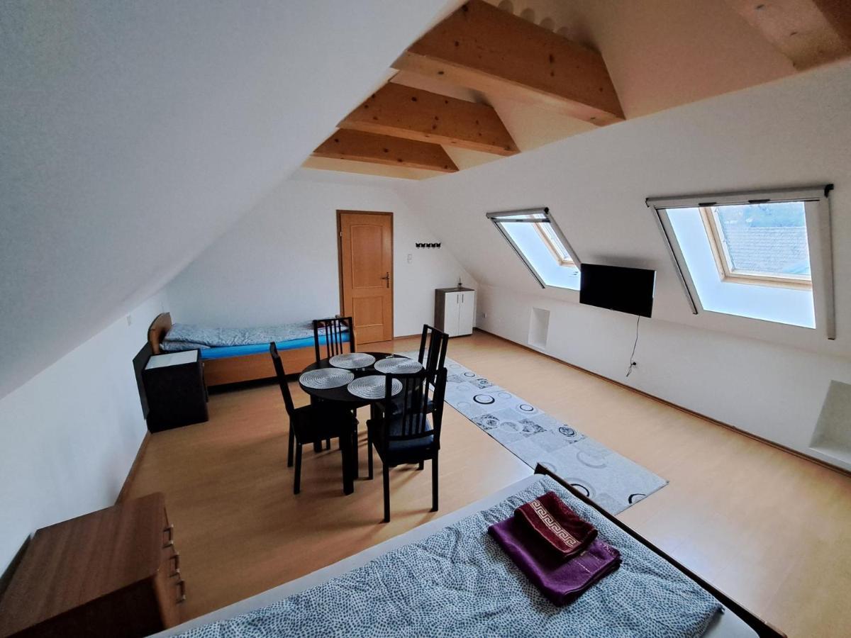 Hostelhollabrunn Ngoại thất bức ảnh